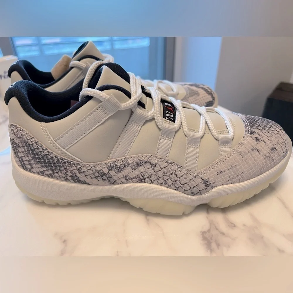 NEW Air Jordan 11 Low, Light Bone Snakeskin, M 7.5 / W 9